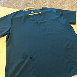 Ladies scrub top Sz 2X by 4Flex in new condition.